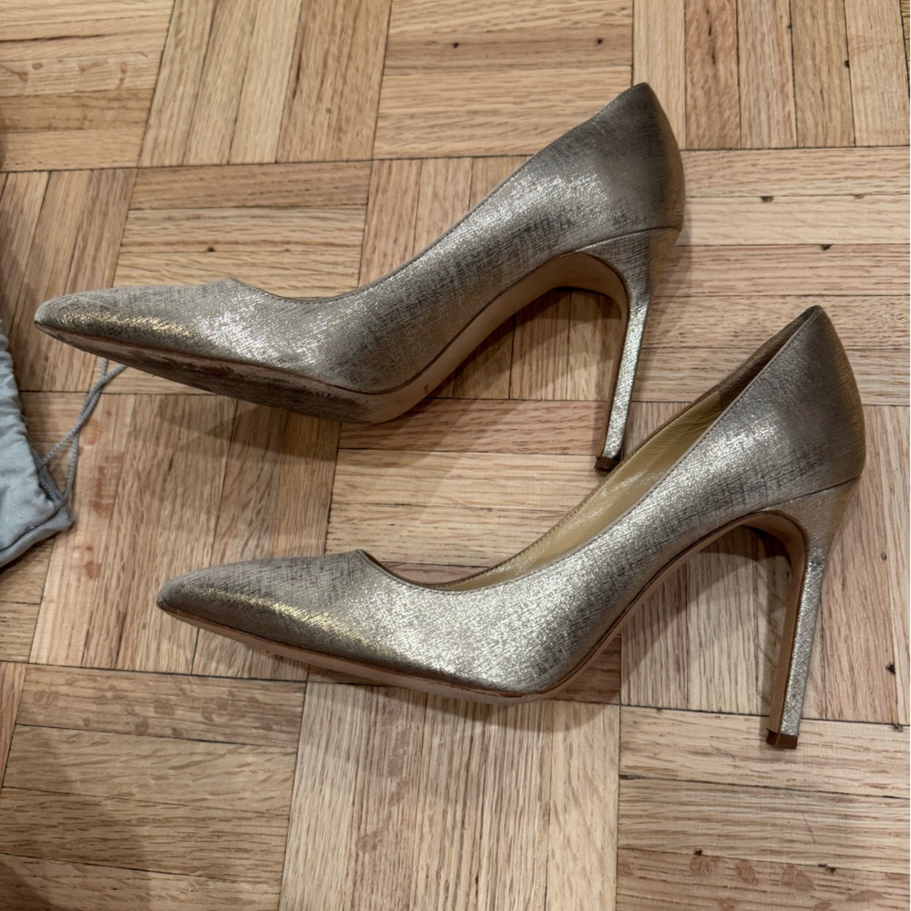 Manolo Blahnik Metallic gold and silver hue Heels, very little wear!